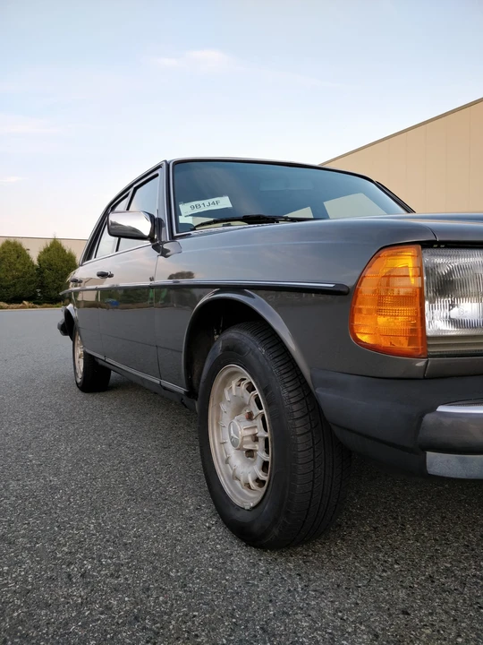 1982 Mercedes-Benz W123 Sedan - Image 16 of 31