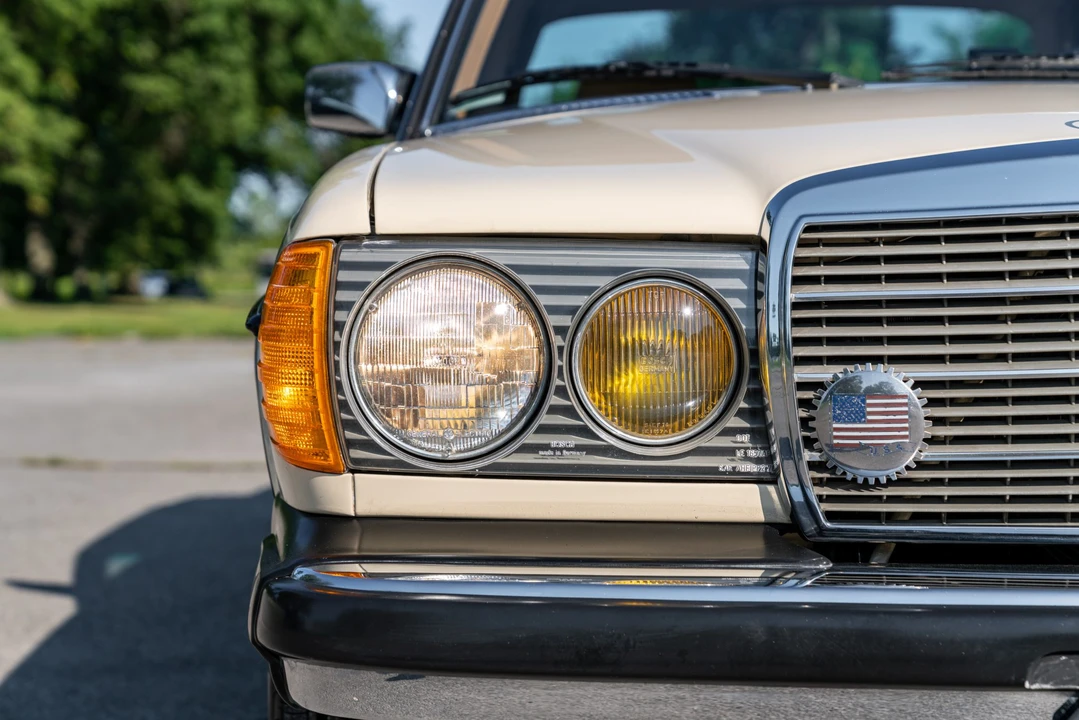 1982 Mercedes-Benz W123 Sedan - Image 16 of 31