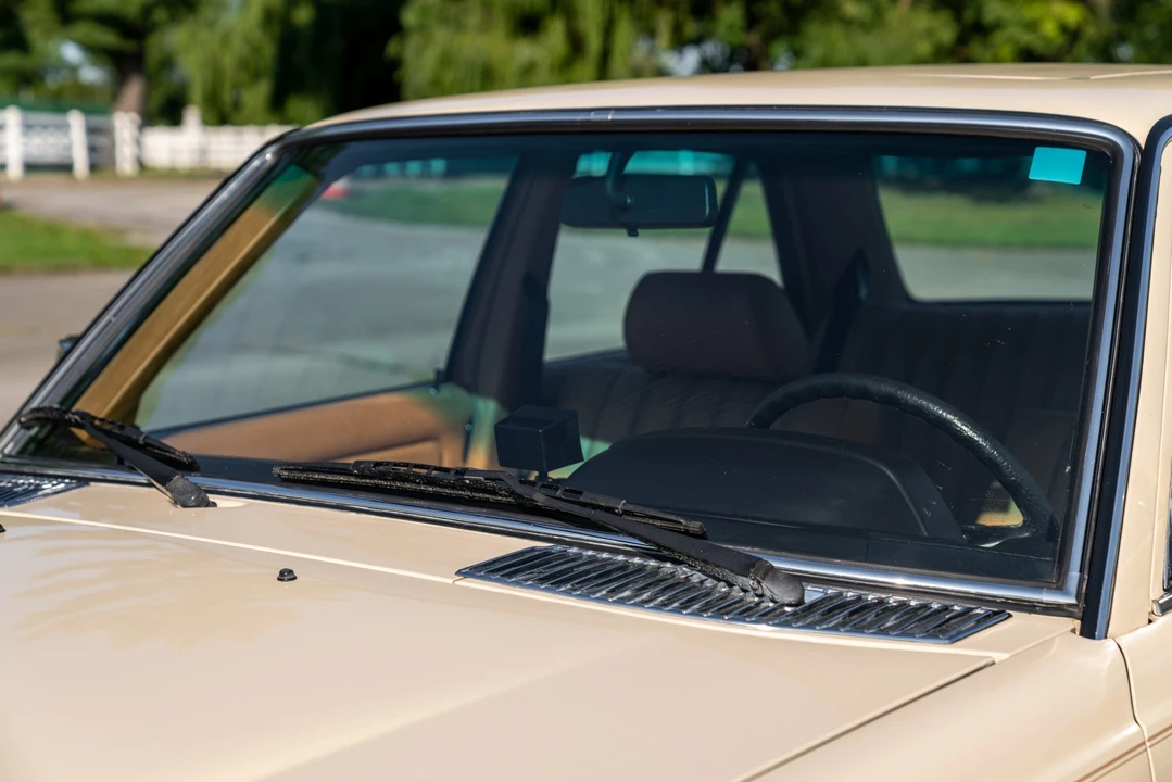 1982 Mercedes-Benz W123 Sedan - Image 29 of 31