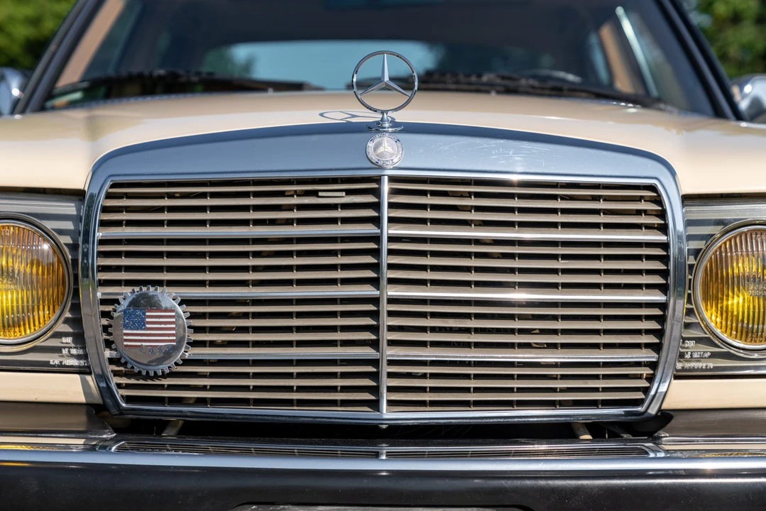 1982 Mercedes-Benz W123 Sedan - Image 13 of 31