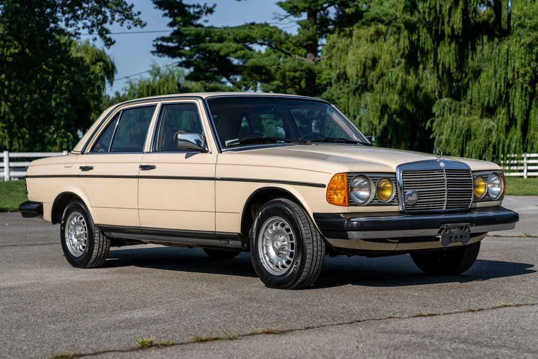 1982 Mercedes-Benz W123 Sedan - Image 8 of 31