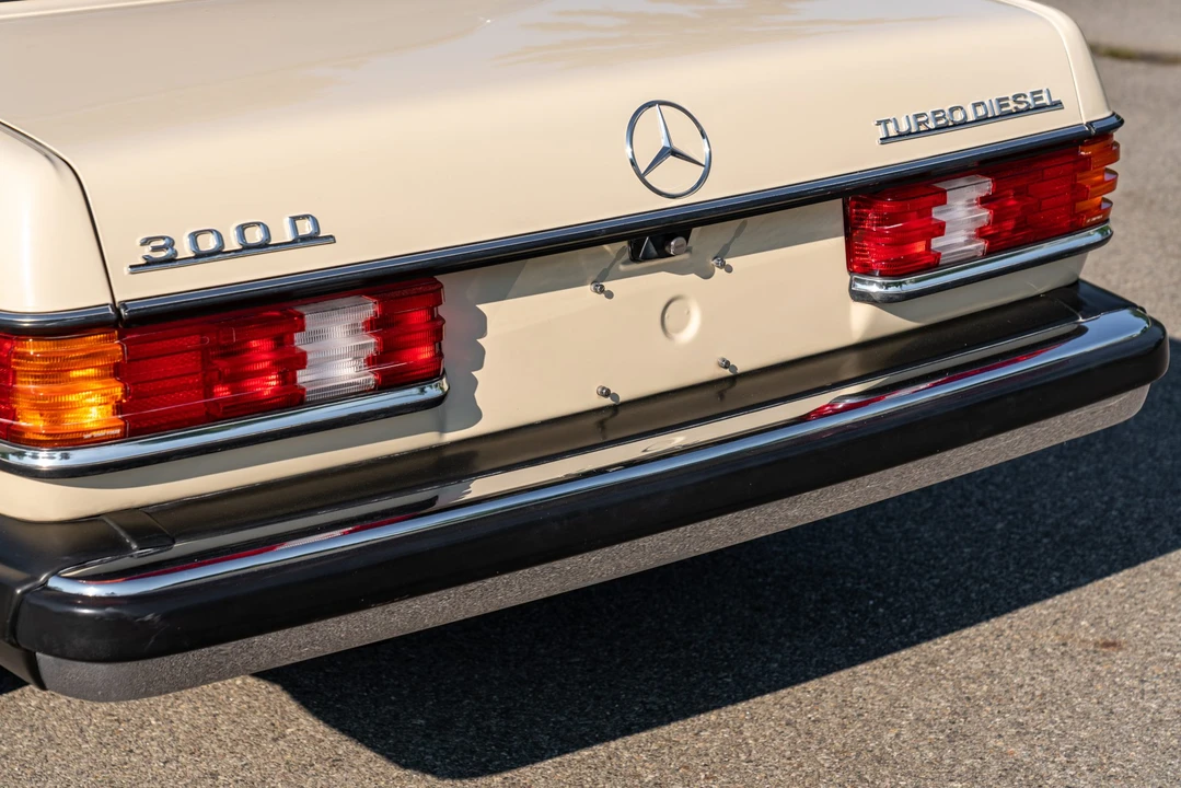 1982 Mercedes-Benz W123 Sedan - Image 18 of 31