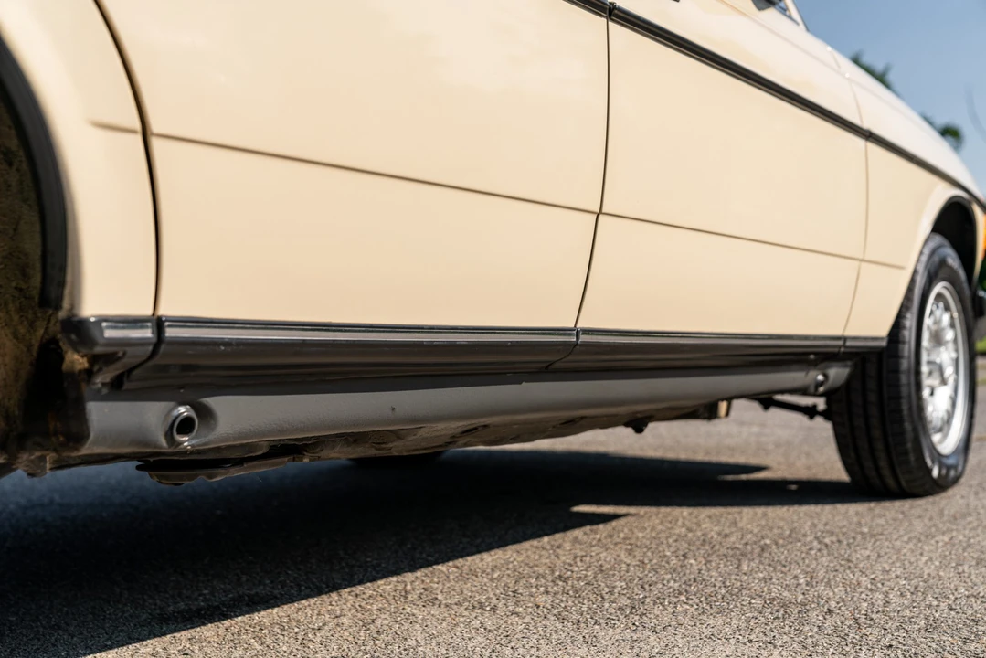 1982 Mercedes-Benz W123 Sedan - Image 28 of 31