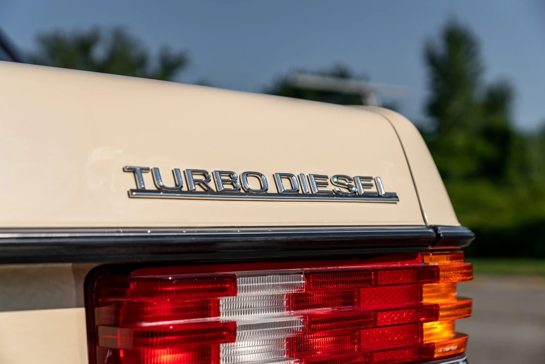 1982 Mercedes-Benz W123 Sedan - Image 24 of 31