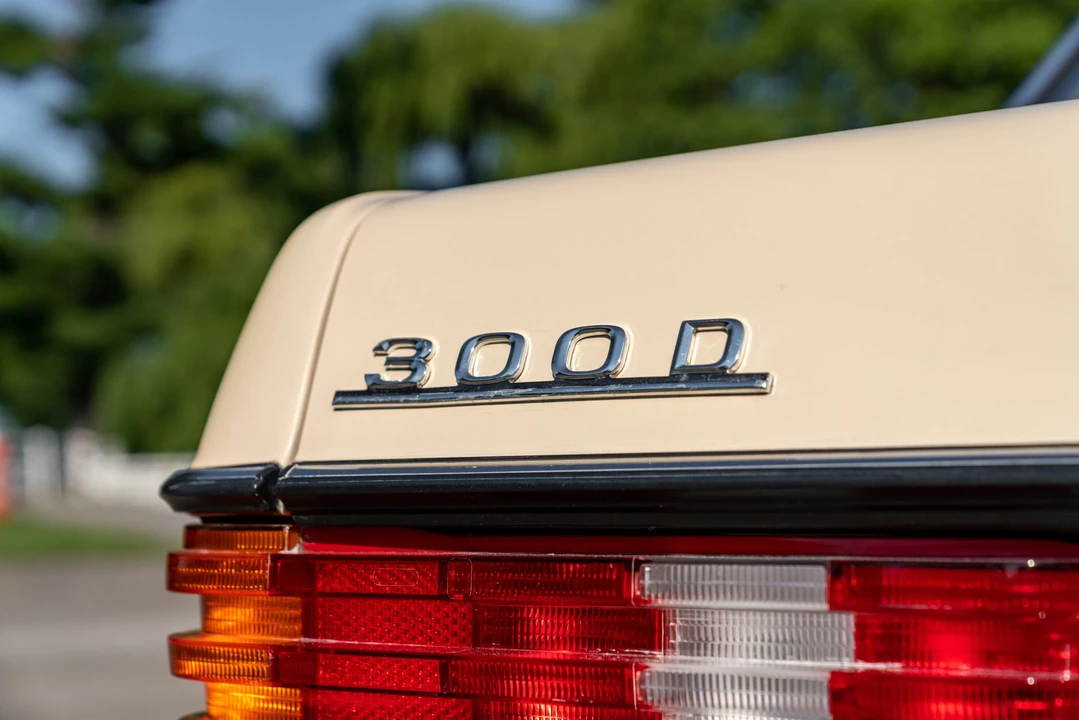 1982 Mercedes-Benz W123 Sedan - Image 23 of 31