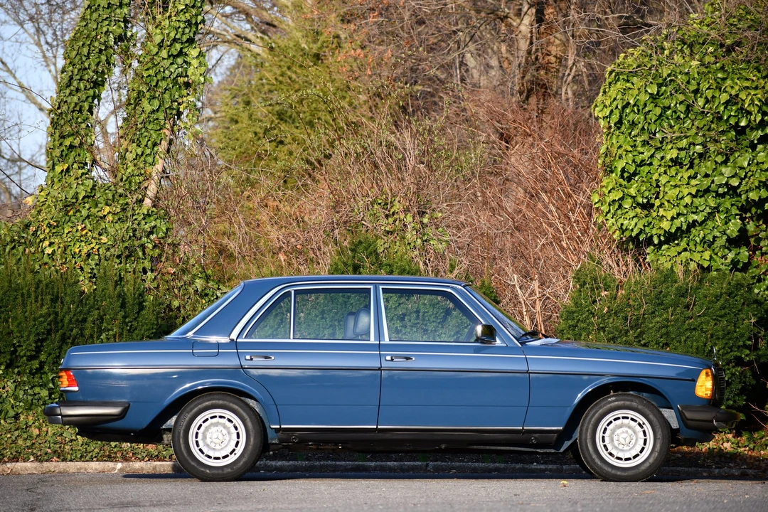 1982 Mercedes-Benz W123 Sedan - Image 4 of 31