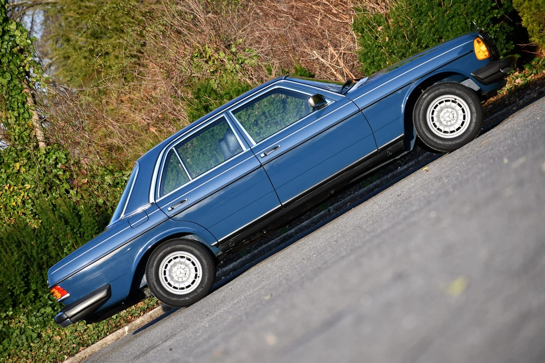 1982 Mercedes-Benz W123 Sedan - Image 5 of 31
