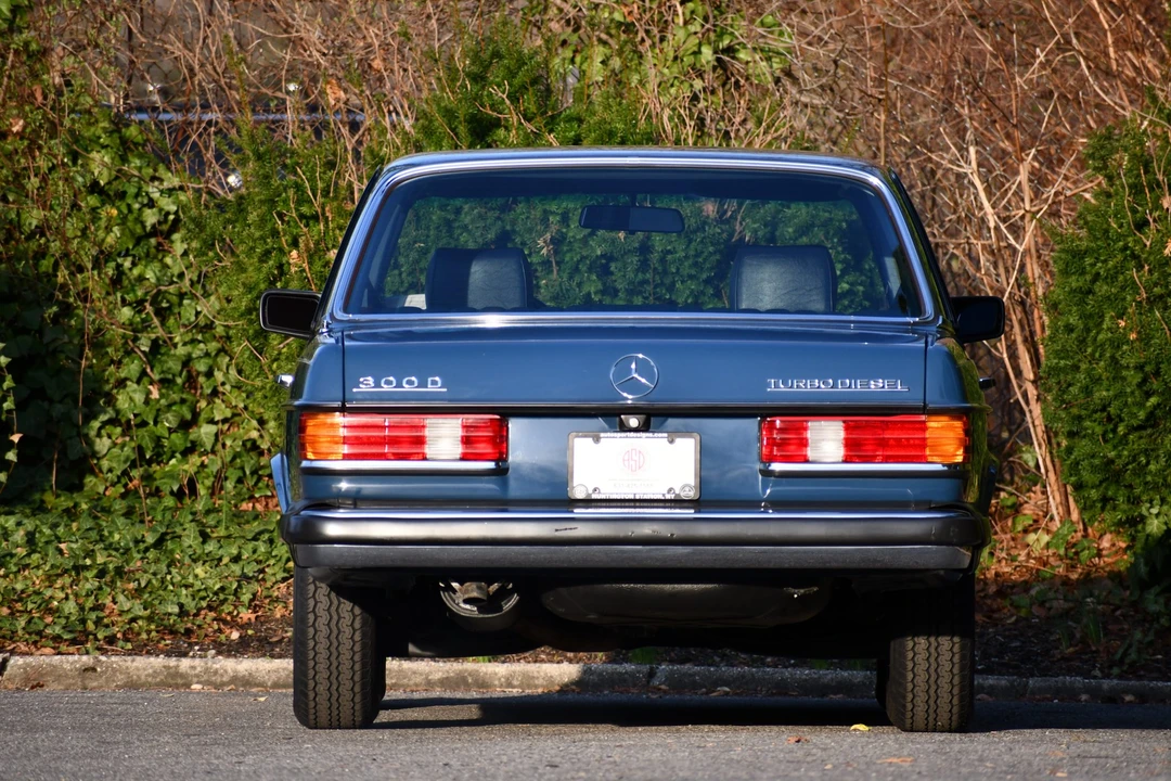 1982 Mercedes-Benz W123 Sedan - Image 7 of 31
