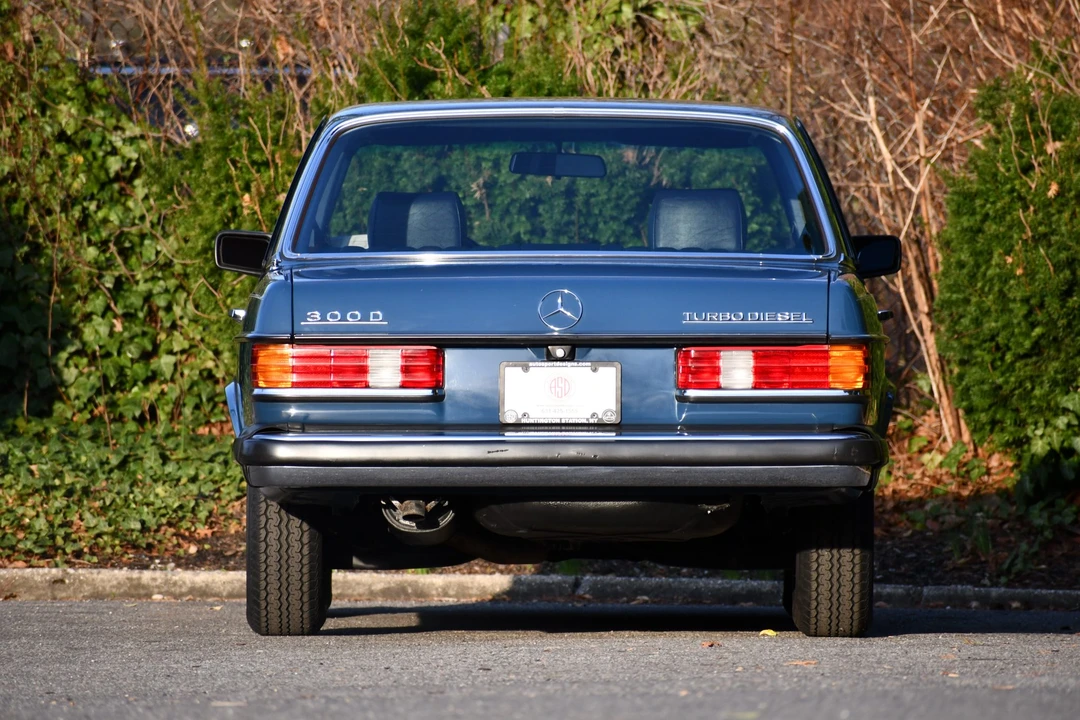 1982 Mercedes-Benz W123 Sedan - Image 8 of 31