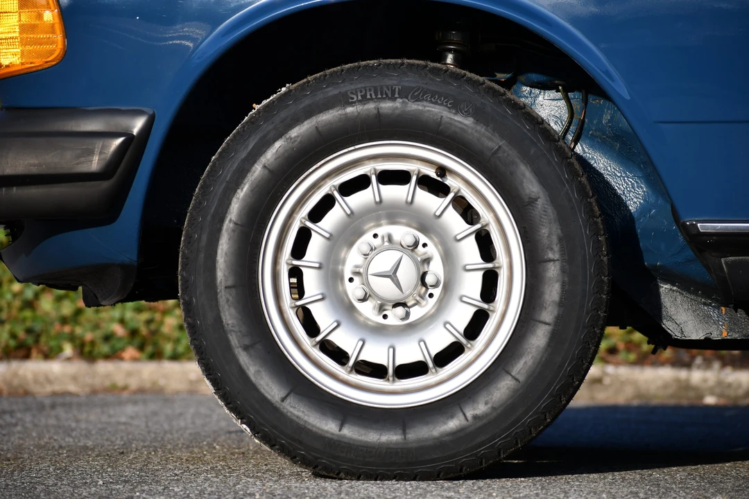 1982 Mercedes-Benz W123 Sedan - Image 30 of 31