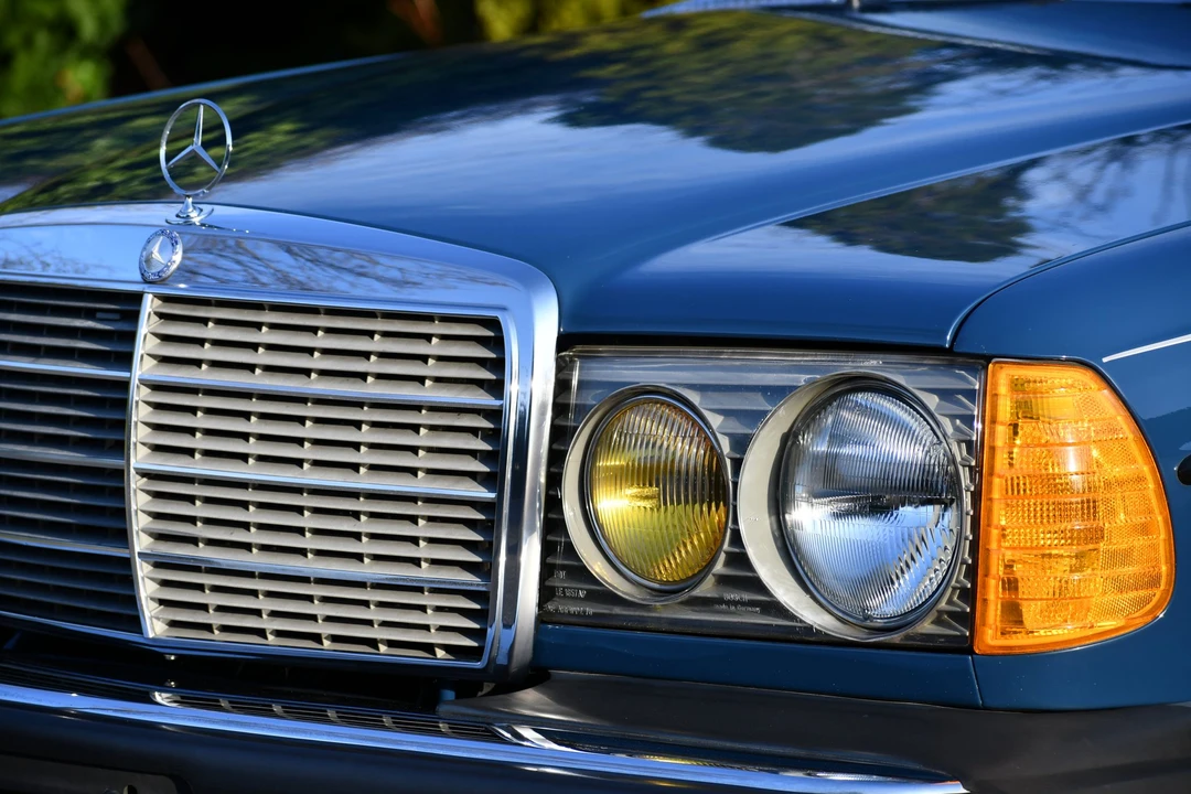 1982 Mercedes-Benz W123 Sedan - Image 20 of 31