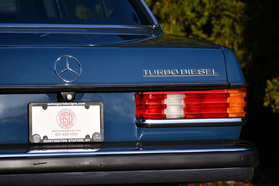 1982 Mercedes-Benz W123 Sedan - Image 22 of 31