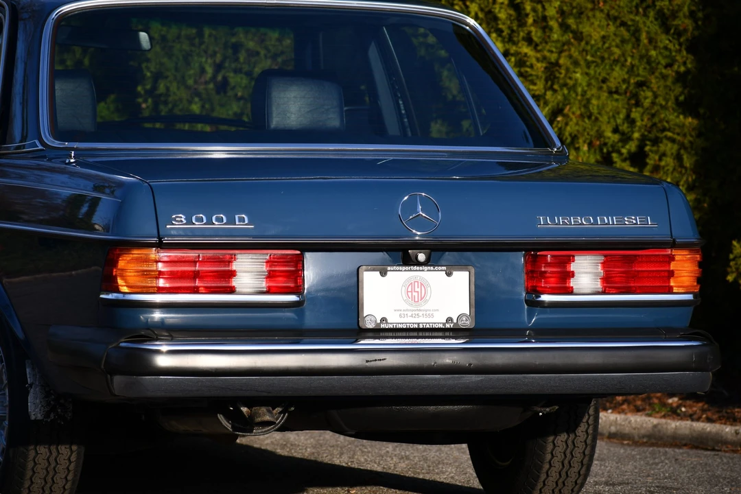 1982 Mercedes-Benz W123 Sedan - Image 21 of 31