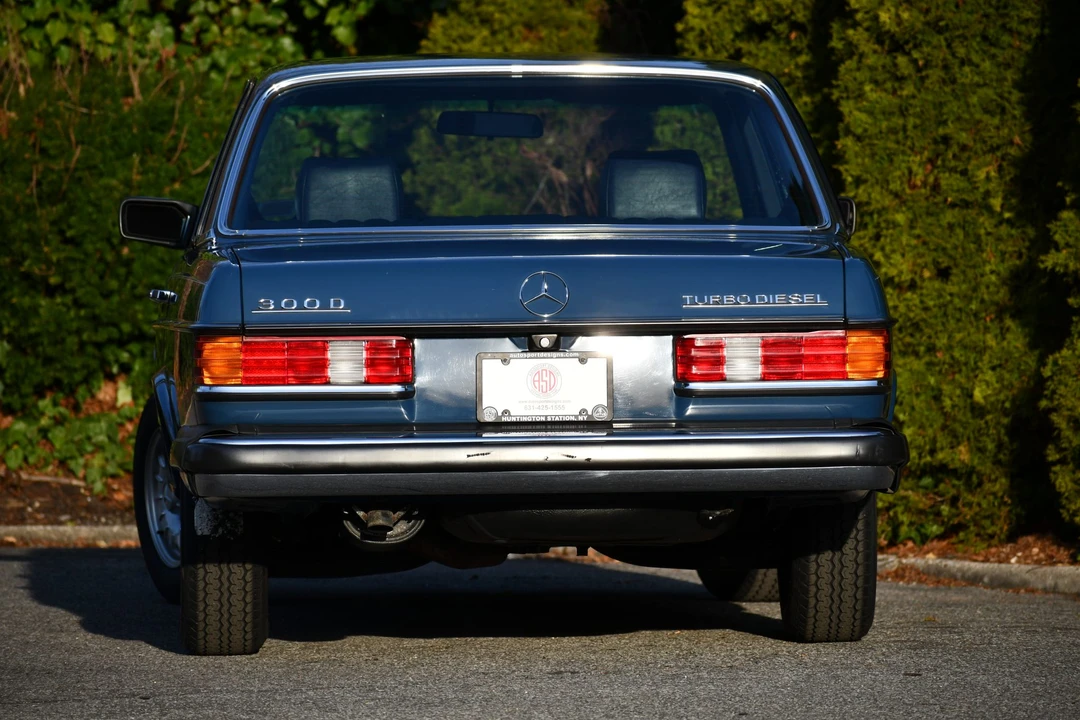 1982 Mercedes-Benz W123 Sedan - Image 9 of 31