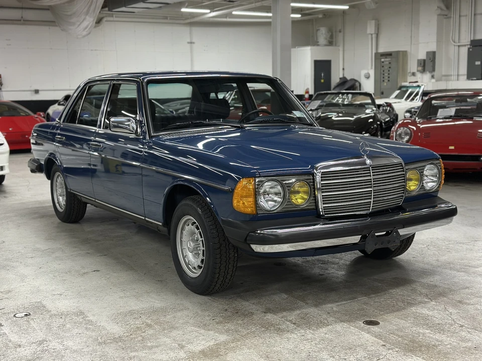 1982 Mercedes-Benz W123 Sedan - Image 14 of 31