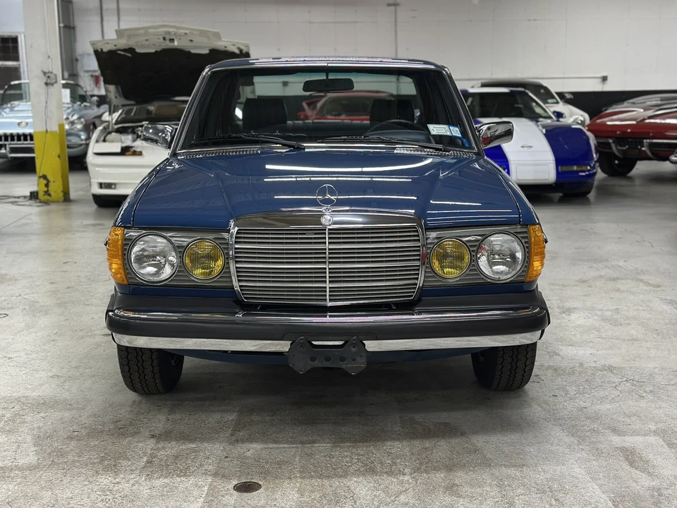 1982 Mercedes-Benz W123 Sedan - Image 13 of 31