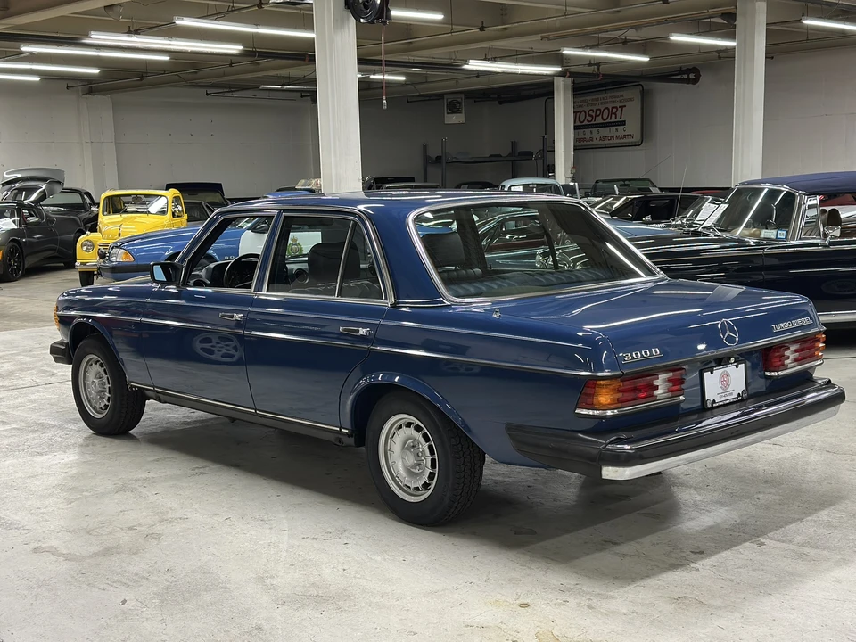 1982 Mercedes-Benz W123 Sedan - Image 18 of 31