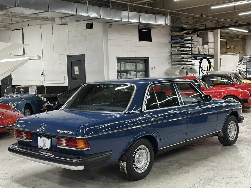1982 Mercedes-Benz W123 Sedan - Image 16 of 31