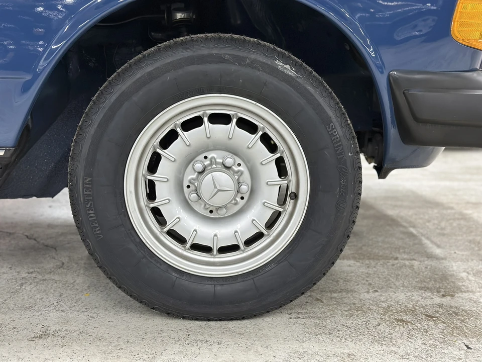 1982 Mercedes-Benz W123 Sedan - Image 31 of 31