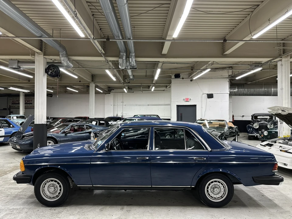 1982 Mercedes-Benz W123 Sedan - Image 19 of 31