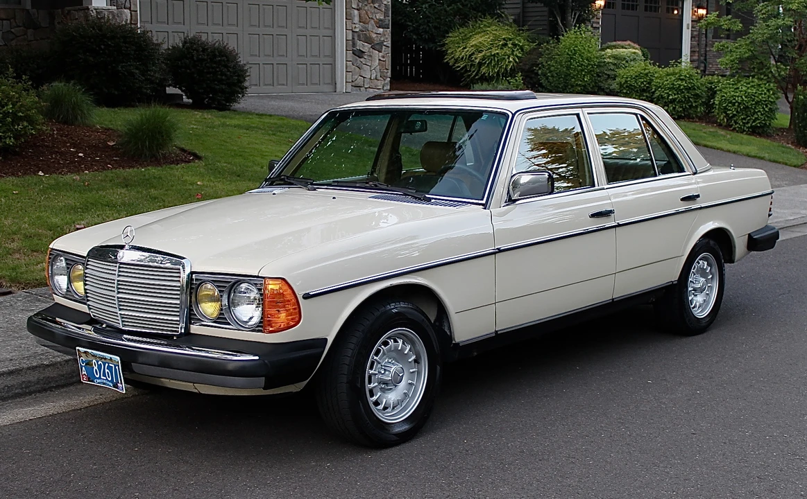 1982 Mercedes-Benz W123 Sedan - Image 2 of 31