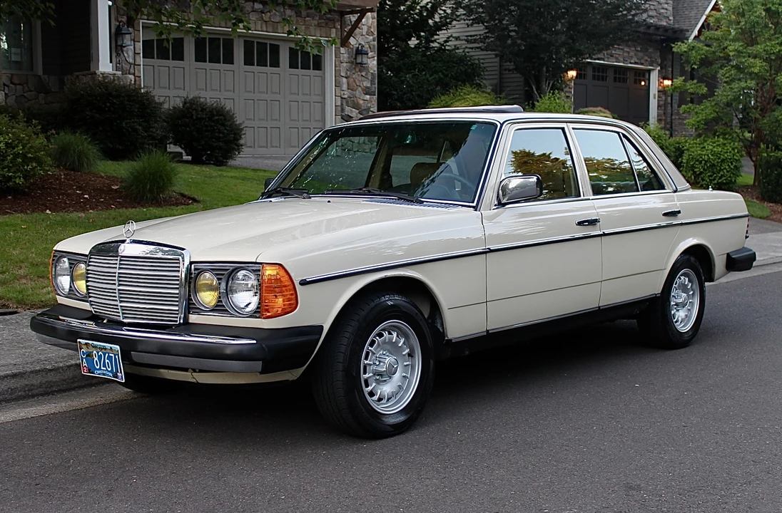 1982 Mercedes-Benz W123 Sedan - Image 3 of 31