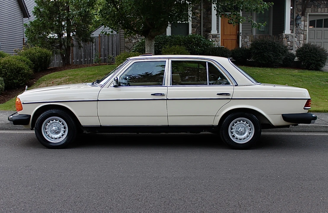 1982 Mercedes-Benz W123 Sedan - Image 5 of 31