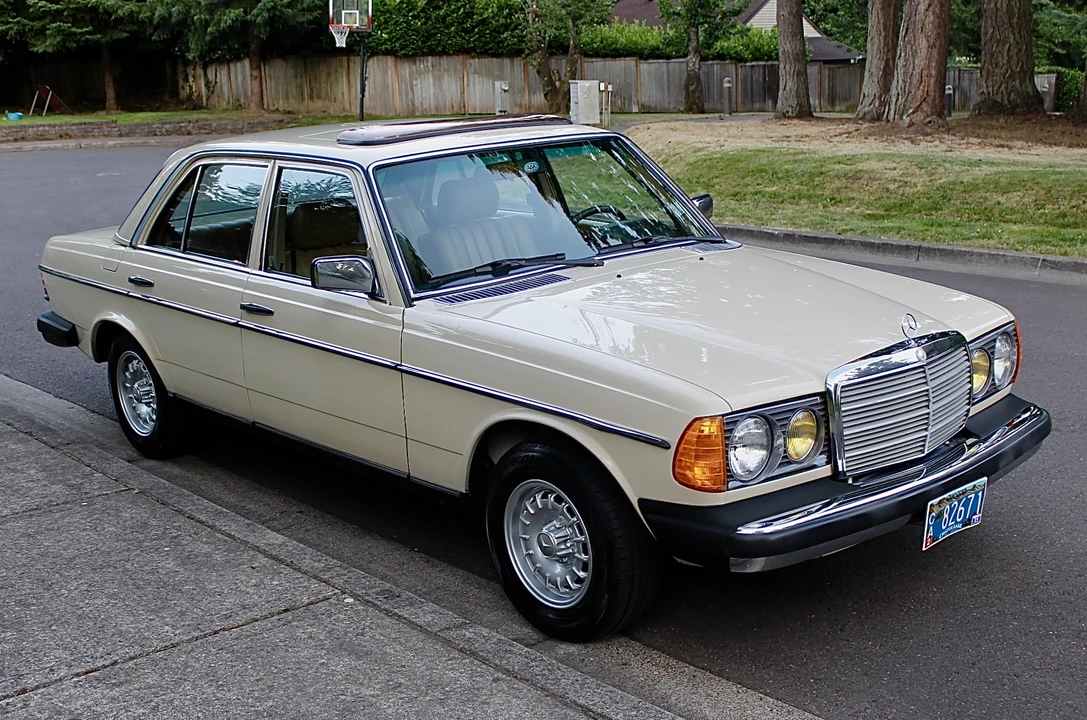 1982 Mercedes-Benz W123 Sedan - Image 10 of 31