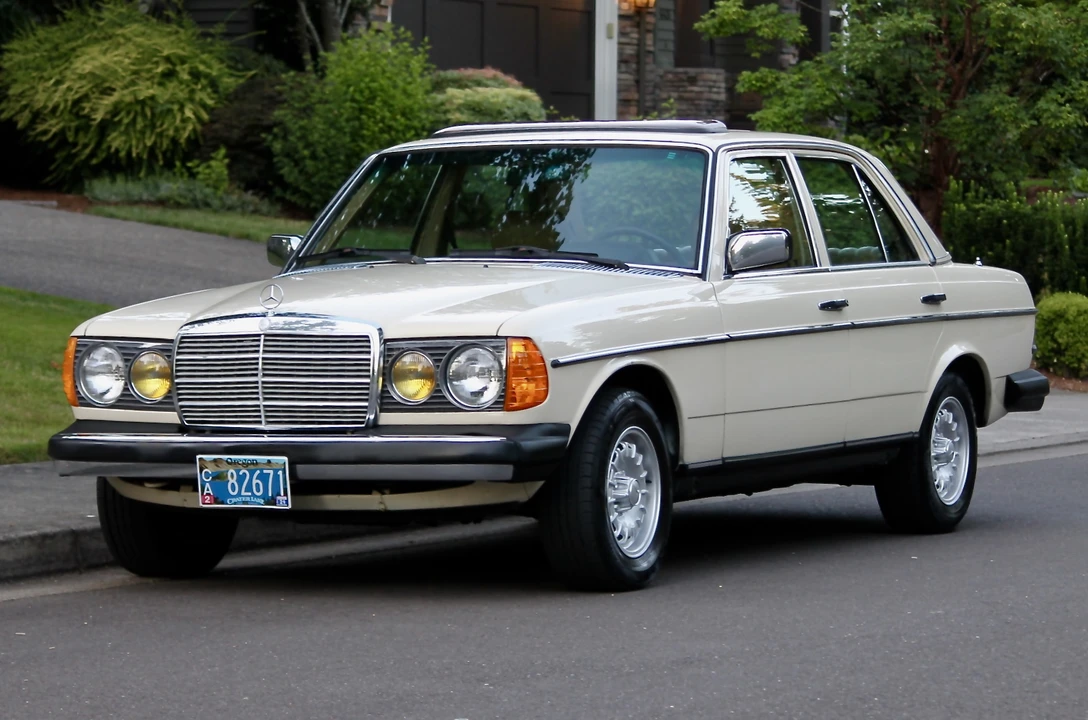 1982 Mercedes-Benz W123 Sedan - Image 20 of 31