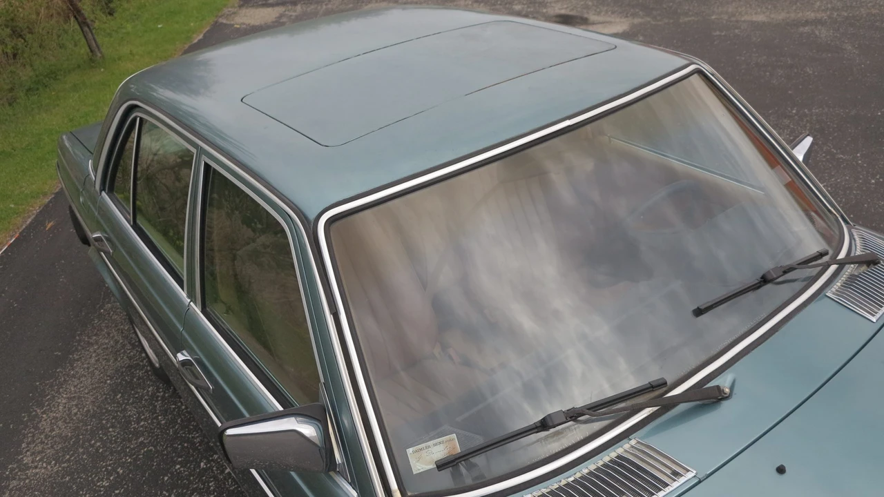 1982 Mercedes-Benz W123 Sedan - Image 23 of 31