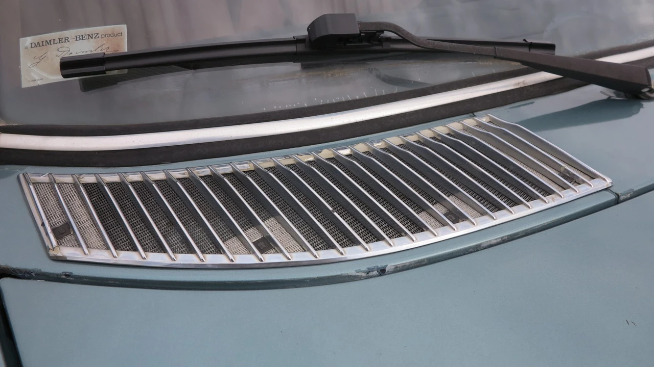 1982 Mercedes-Benz W123 Sedan - Image 28 of 31