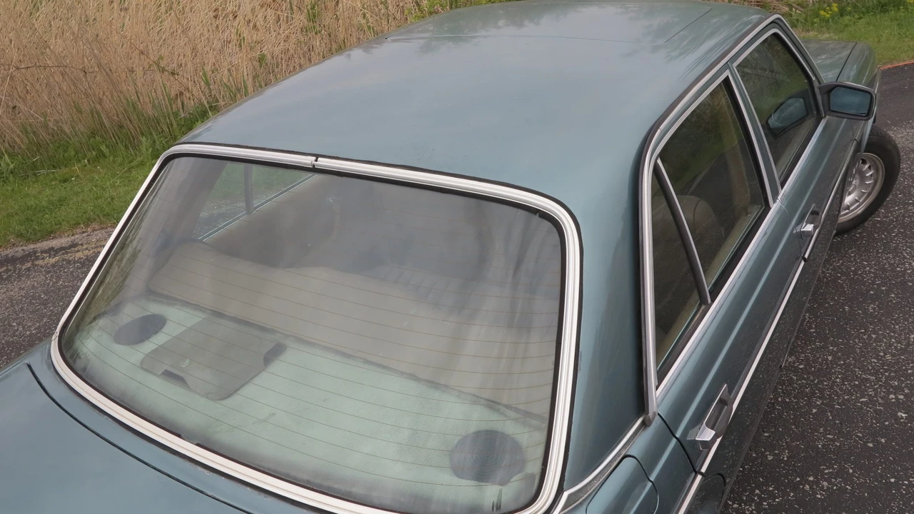 1982 Mercedes-Benz W123 Sedan - Image 22 of 31