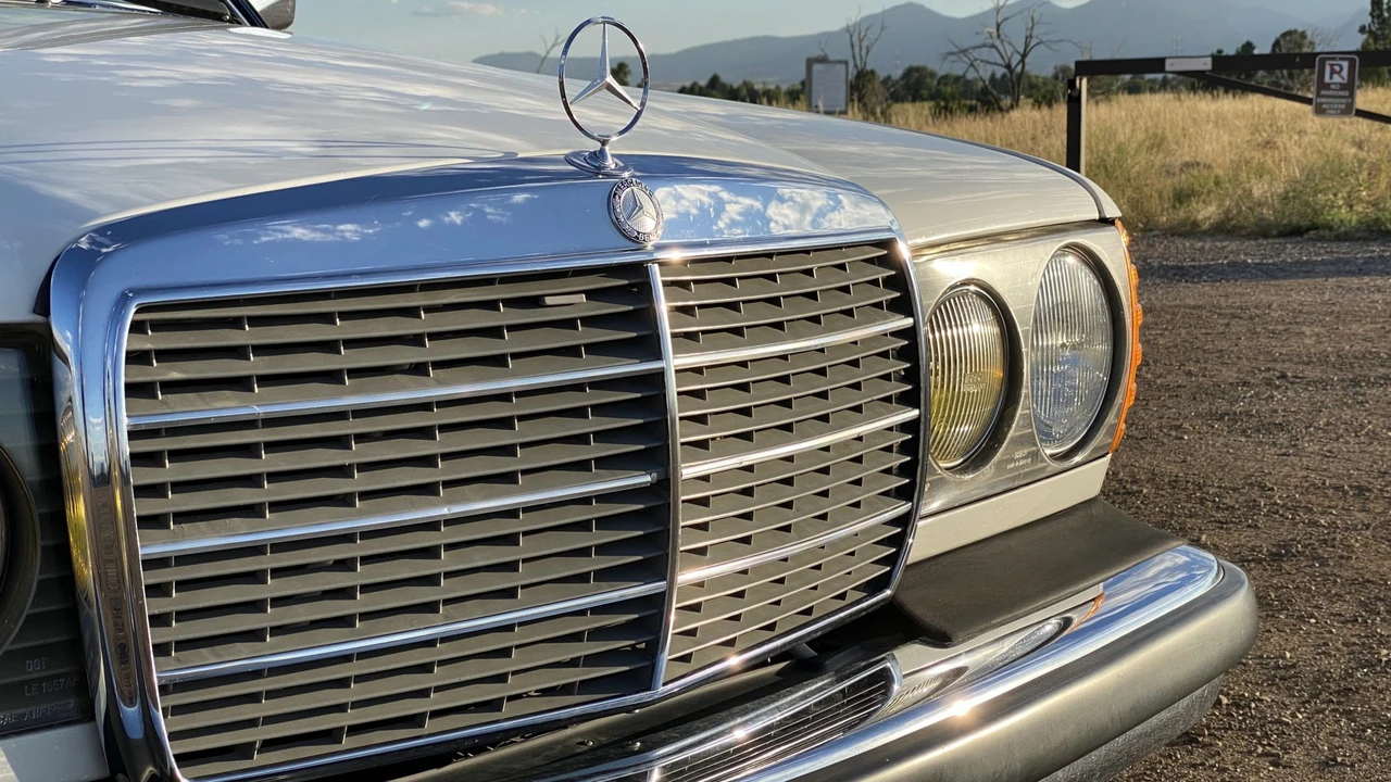 1982 Mercedes-Benz W123 Sedan - Image 22 of 31