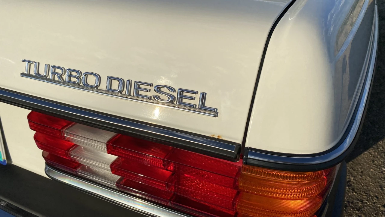 1982 Mercedes-Benz W123 Sedan - Image 31 of 31