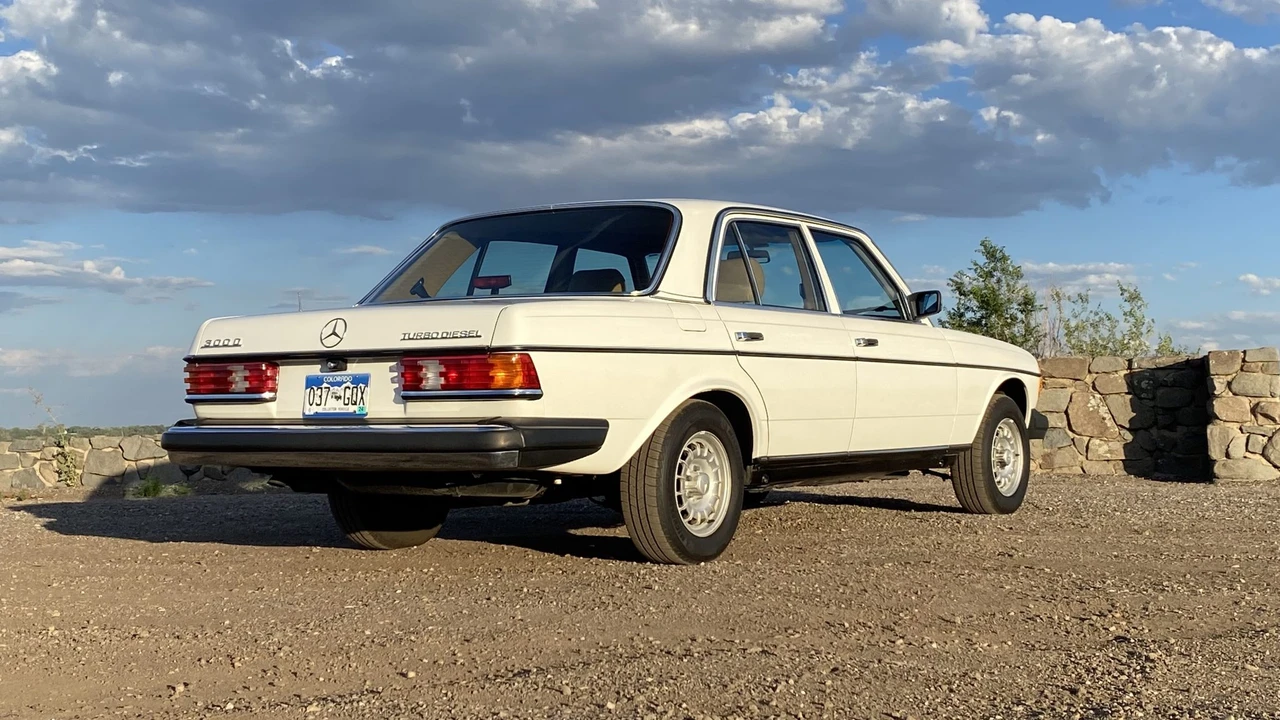 1982 Mercedes-Benz W123 Sedan - Image 18 of 31