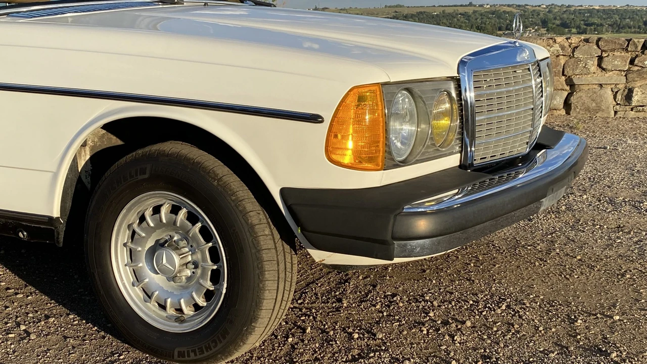 1982 Mercedes-Benz W123 Sedan - Image 21 of 31