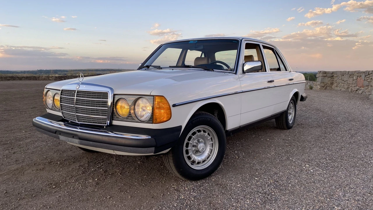 1982 Mercedes-Benz W123 Sedan - Image 8 of 31