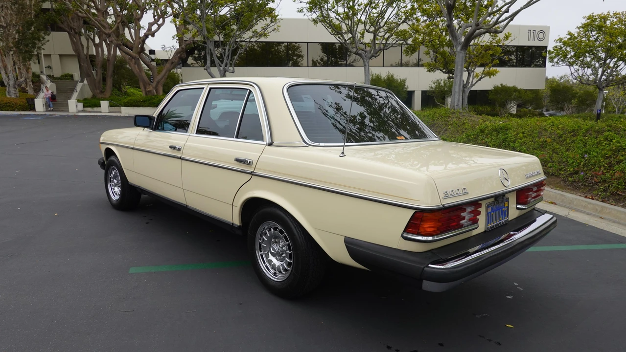 1982 Mercedes-Benz E-Class - Image 14 of 31