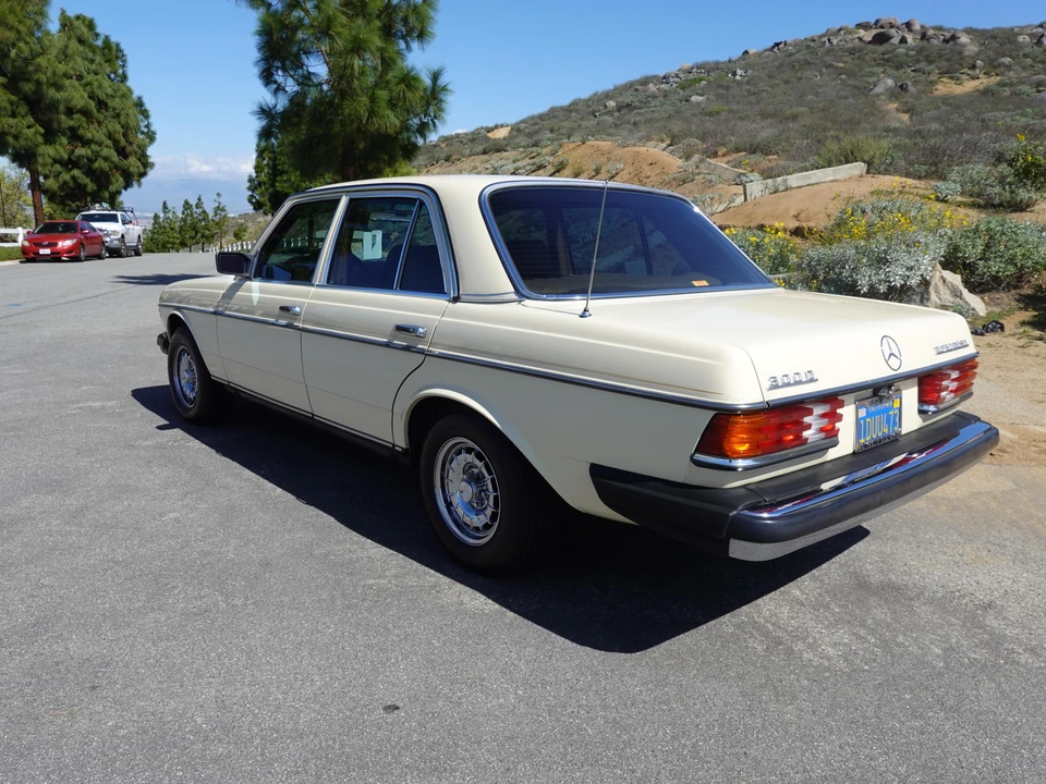 1982 Mercedes-Benz E-Class - Image 13 of 31