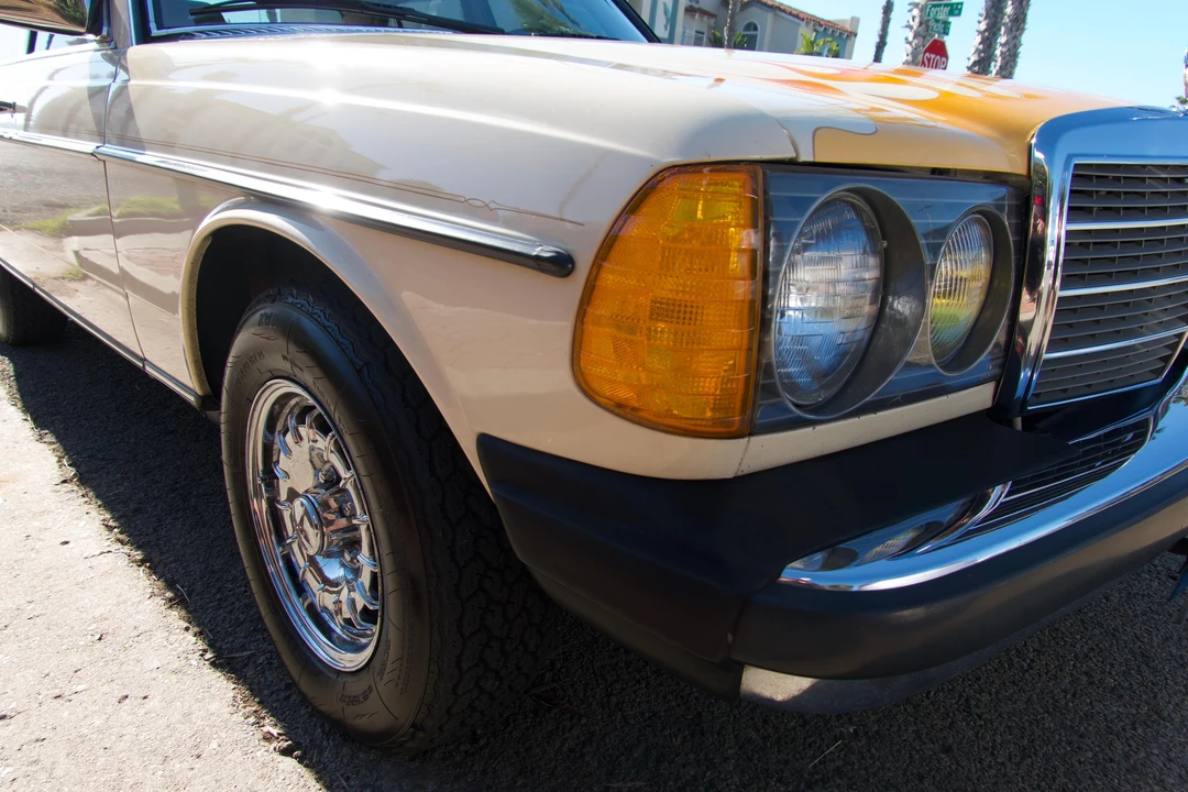 1982 Mercedes-Benz E-Class - Image 28 of 31