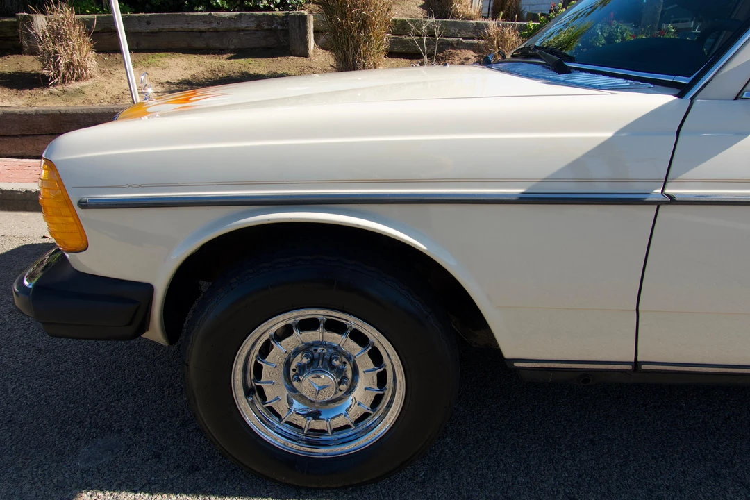 1982 Mercedes-Benz E-Class - Image 29 of 31
