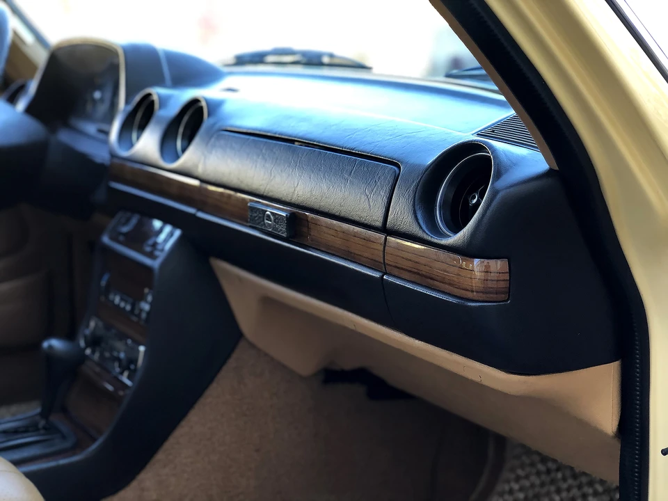 1982 Mercedes-Benz W123 Sedan - Image 27 of 31