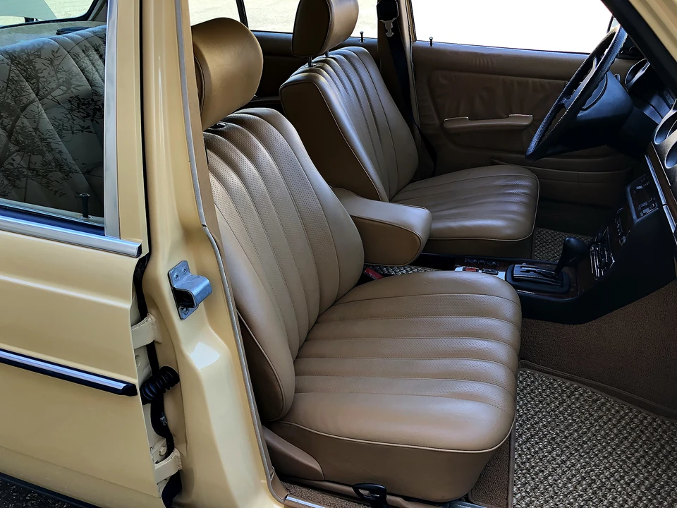 1982 Mercedes-Benz W123 Sedan - Image 24 of 31