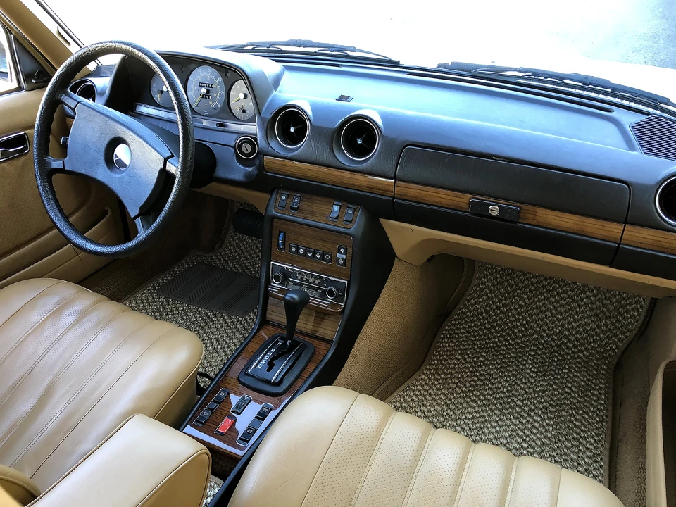 1982 Mercedes-Benz W123 Sedan - Image 22 of 31