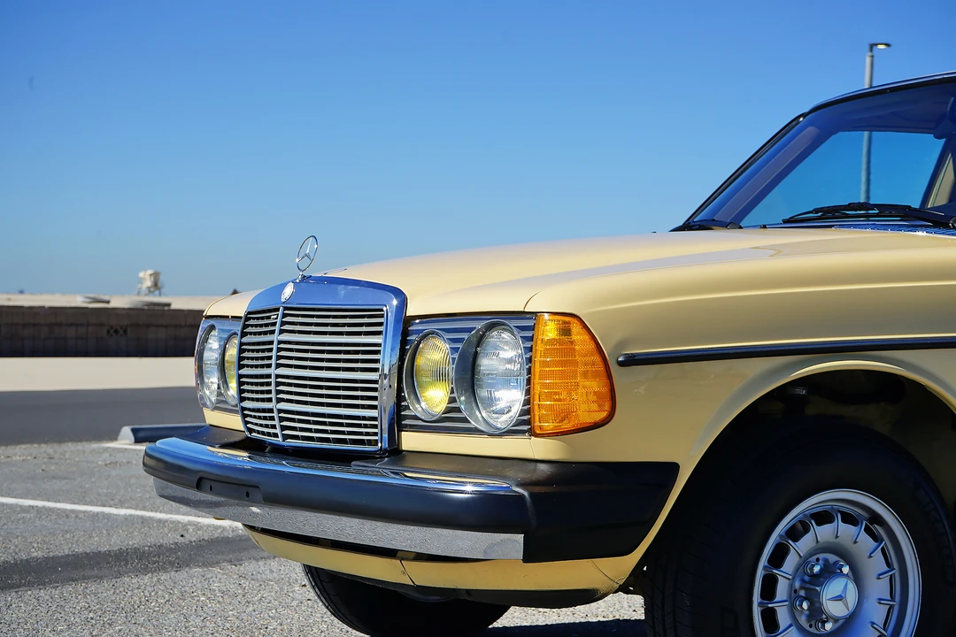 1982 Mercedes-Benz W123 Sedan - Image 13 of 31