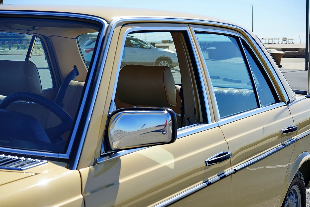 1982 Mercedes-Benz W123 Sedan - Image 17 of 31