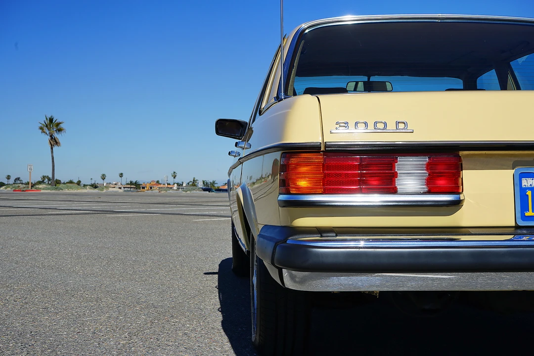 1982 Mercedes-Benz W123 Sedan - Image 16 of 31