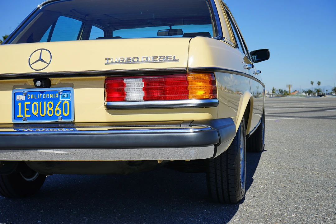 1982 Mercedes-Benz W123 Sedan - Image 15 of 31