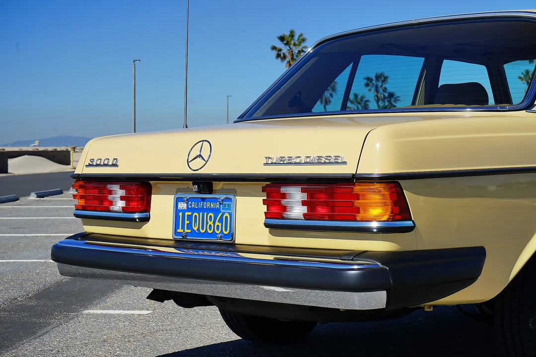 1982 Mercedes-Benz W123 Sedan - Image 14 of 31