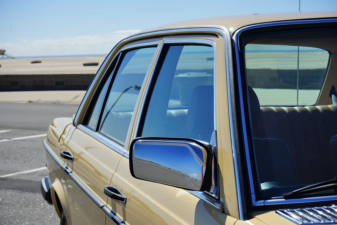 1982 Mercedes-Benz W123 Sedan - Image 18 of 31